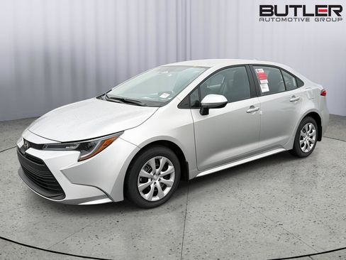 New 2026 Toyota Corolla LE FWD image 2