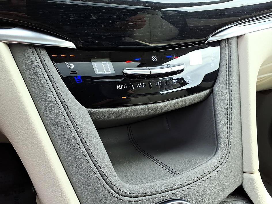 Used 2024 Cadillac XT6 Premium Luxury w/ LPO, Floor Liner Package AWD/4WD image 30