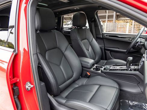 Certified 2026 Porsche Macan AWD/4WD image 67