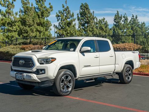 Certified 2018 Toyota Tacoma TRD Sport RWD image 5