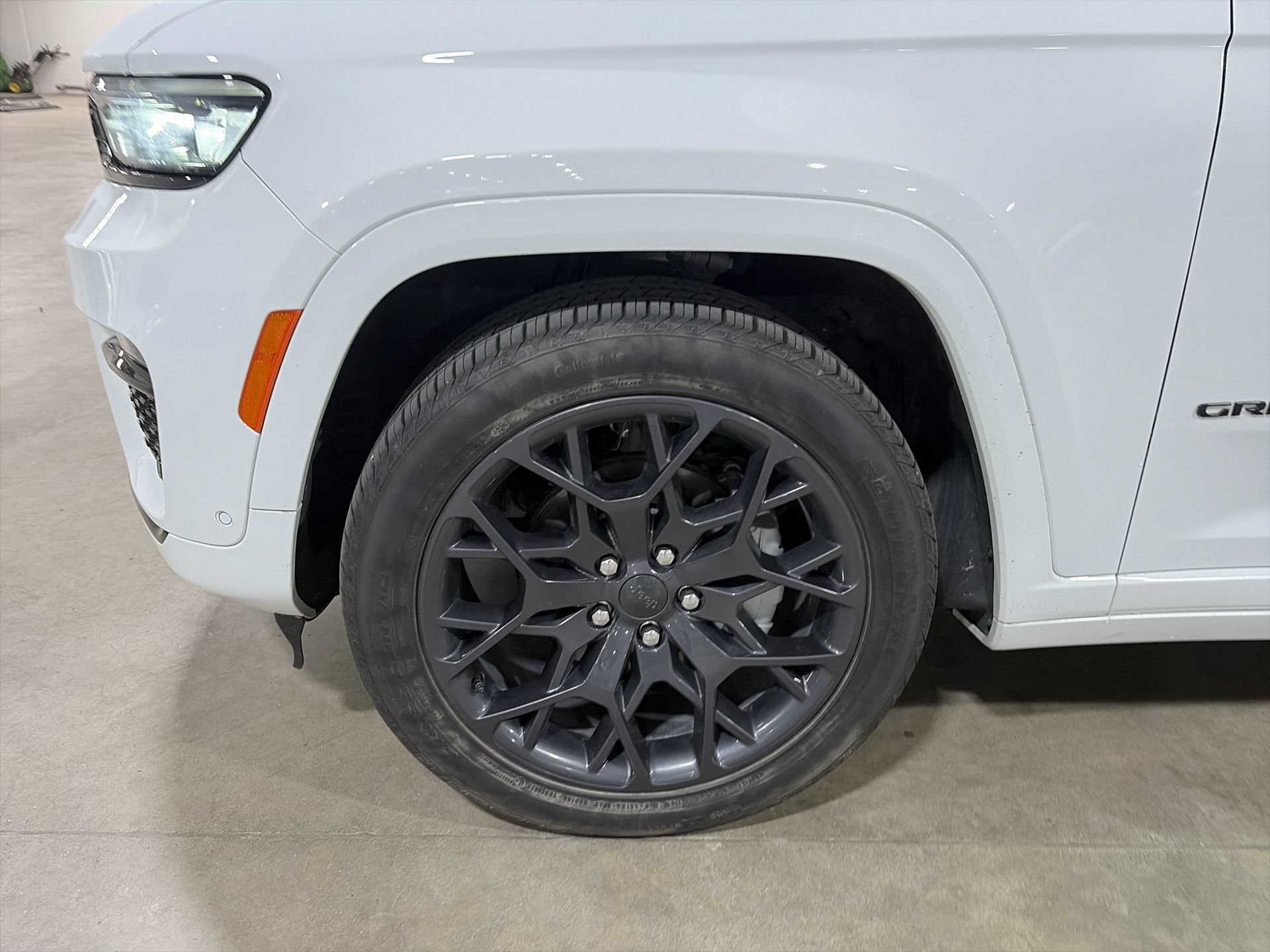 Used 2025 Jeep Grand Cherokee Summit w/ Adv Protech Group IV AWD/4WD image 34