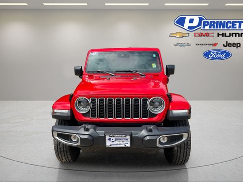 Used 2025 Jeep Wrangler Unlimited Sahara AWD/4WD image 2