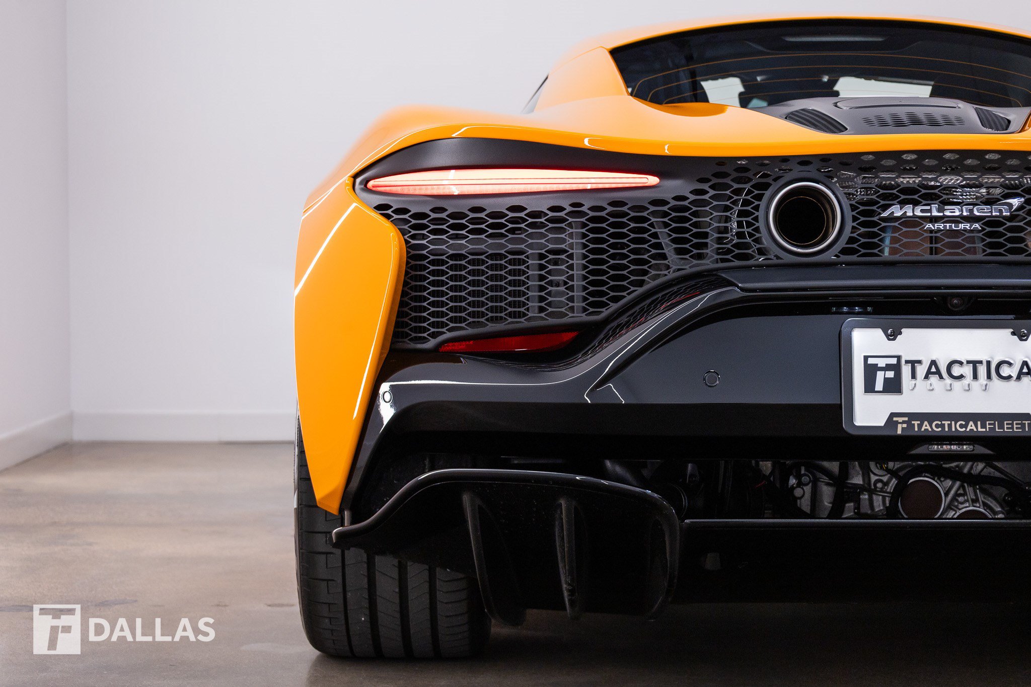 Used 2026 McLaren Artura RWD image 11