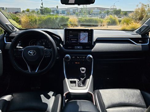 Used 2019 Toyota RAV4 Limited w/ Carpet Mat Package FWD image 22