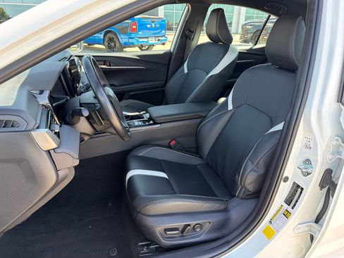 Used 2025 Toyota Camry SE FWD image 14