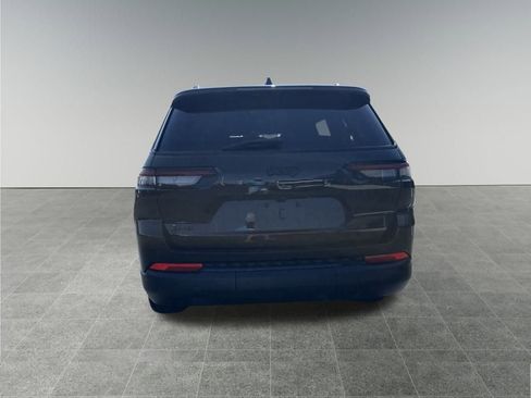 Used 2024 Jeep Grand Cherokee L Laredo image 4