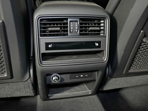 Used 2024 Porsche Cayenne AWD/4WD image 40