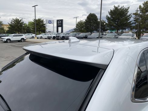 Used 2017 Ford Edge Titanium FWD image 26