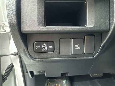 Certified 2018 Toyota Tacoma SR5 image 27