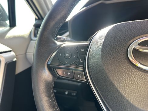 Used 2020 Toyota RAV4 XLE Premium image 26