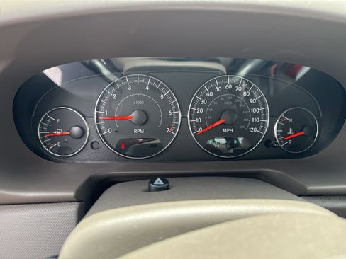 Used 2005 Chrysler Sebring Sedan FWD image 34