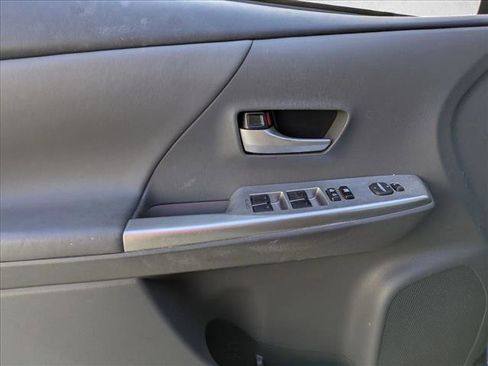 Used 2012 Toyota Prius V Five image 11