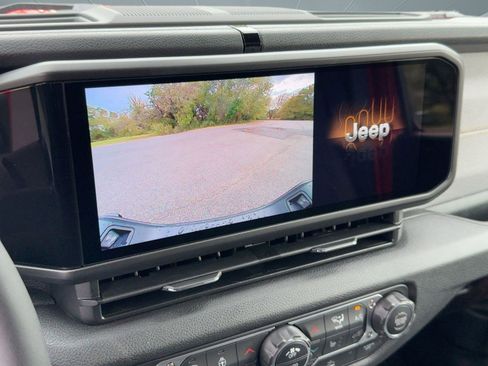 New 2025 Jeep Gladiator Sport image 21