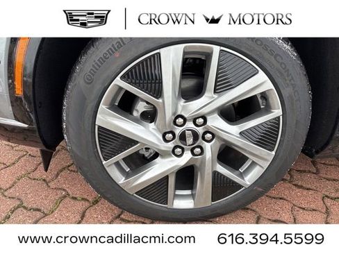 New 2026 Cadillac Optiq Luxury 1 image 4