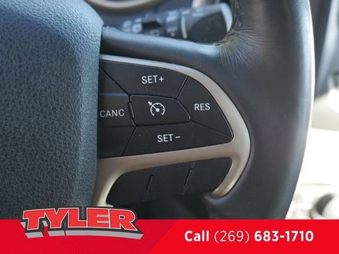 Used 2015 Jeep Cherokee Latitude w/ Cold Weather Group image 29