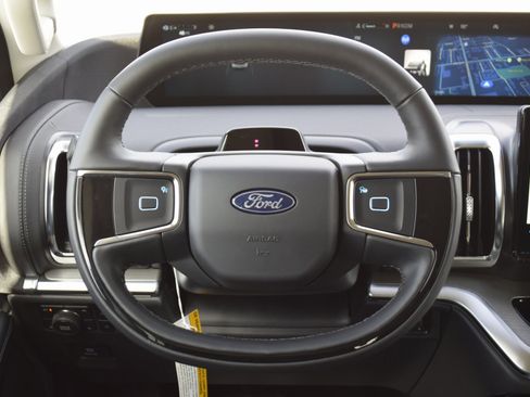 New 2025 Ford Expedition Platinum w/ Driver's Package image 8