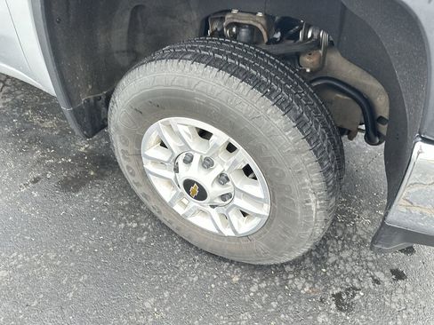 Used 2023 Chevrolet Silverado 2500 LT image 10