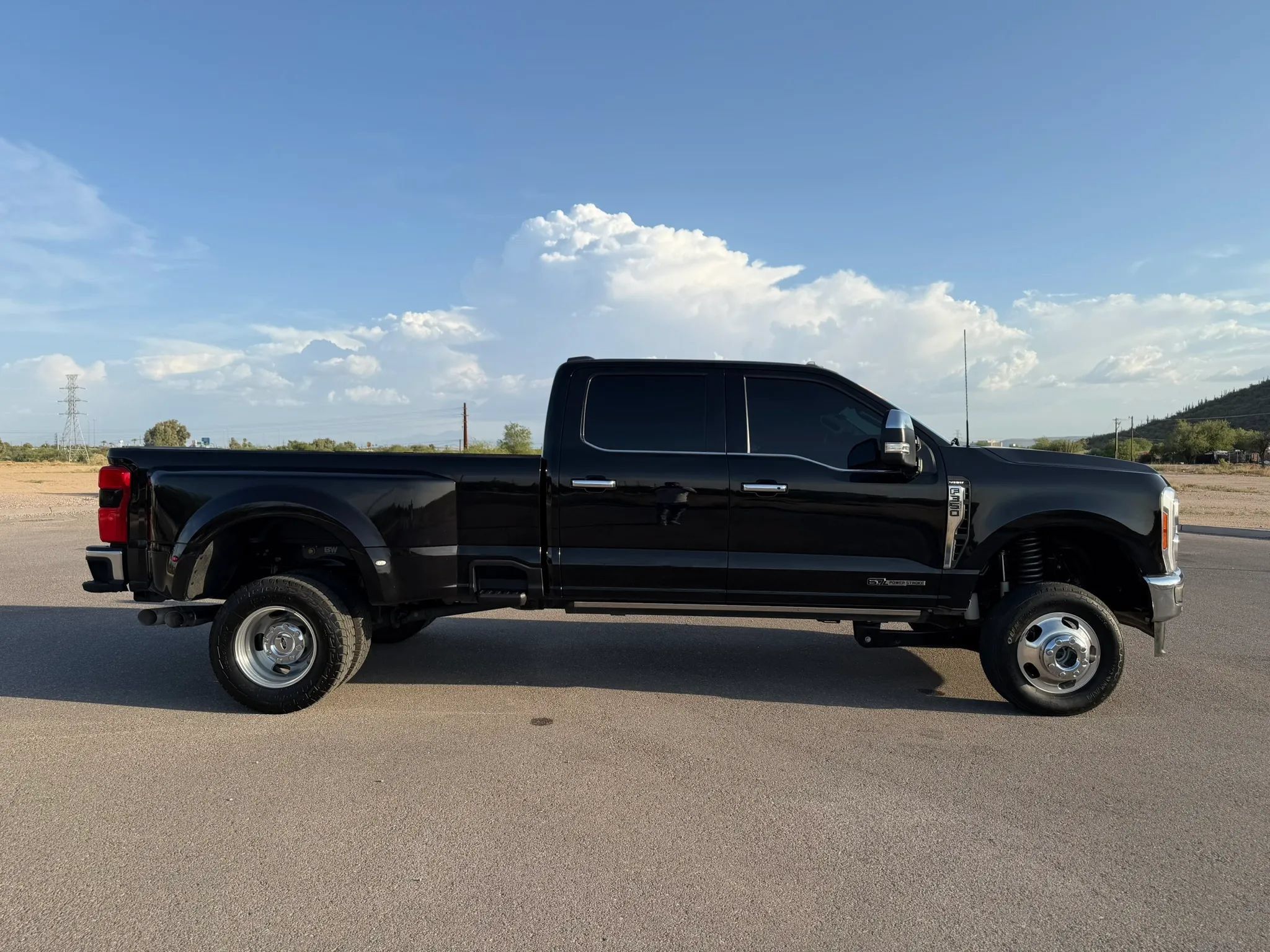 Used 2023 Ford F350 Lariat w/ Lariat Ultimate Package AWD/4WD image 5