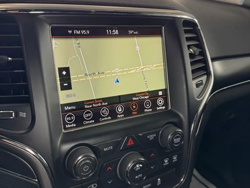 Used 2018 Jeep Grand Cherokee Limited image 27