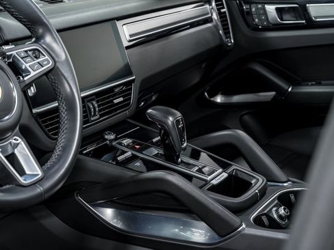 Used 2022 Porsche Cayenne Turbo AWD/4WD image 22