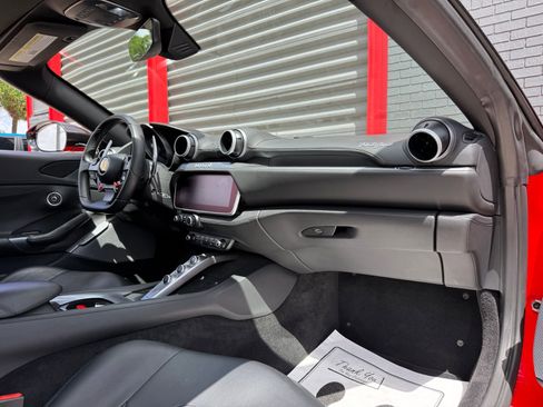 Used 2019 Ferrari Portofino image 25