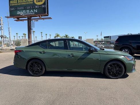 New 2026 Nissan Altima 2.5 SR w/ SR Midnight Edition Package FWD image 7