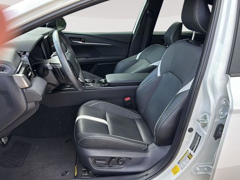 Used 2025 Toyota Camry SE image 12