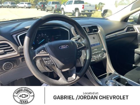 Used 2020 Ford Fusion SE image 19
