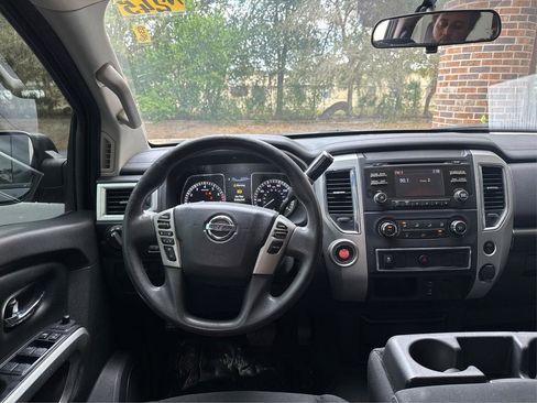 Used 2017 Nissan Titan SV image 12