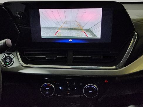 Used 2024 Chevrolet Trax LT FWD image 14