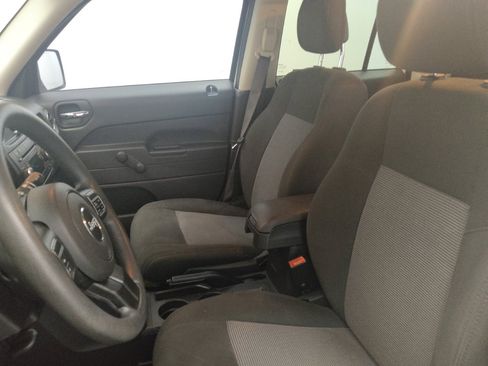 Used 2017 Jeep Patriot Sport FWD image 17