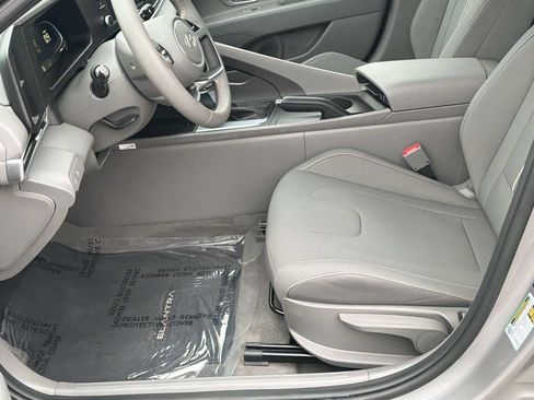 Used 2025 Hyundai Elantra Sport FWD image 26