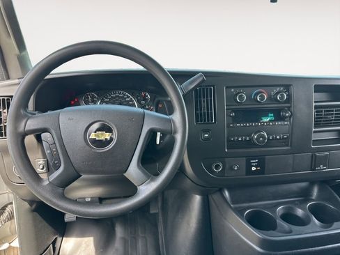 Used 2018 Chevrolet Express 2500 w/ Driver Convenience Package RWD image 7