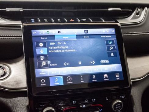 Certified 2022 Jeep Grand Cherokee Overland w/ Luxury Tech Group IV AWD/4WD image 19
