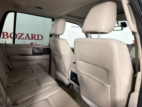 Used 2017 Lincoln Navigator Select RWD image 19