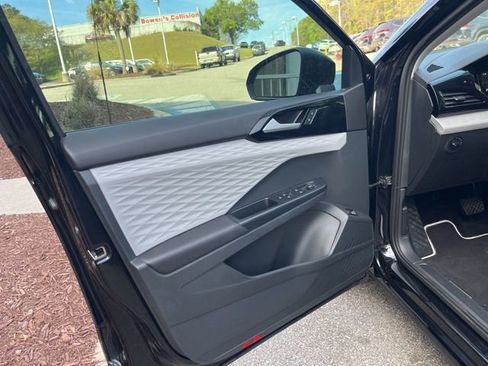 Used 2023 Volkswagen Taos S image 5