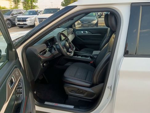 Used 2025 Ford Explorer ST-Line w/ ST-Line Street Pack image 4