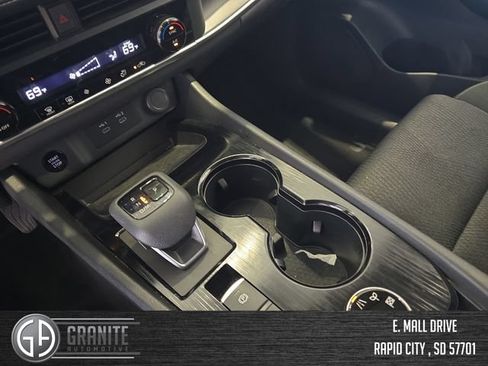 Used 2025 Nissan Rogue SV AWD/4WD image 23