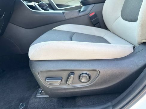 Used 2022 Toyota RAV4 XLE w/ Convenience Package AWD/4WD image 11