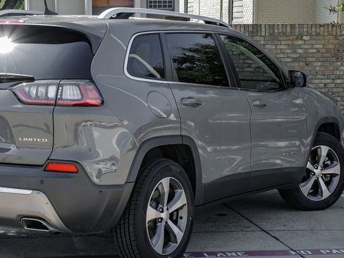 Used 2021 Jeep Cherokee Limited w/ Mopar Interior Package image 18