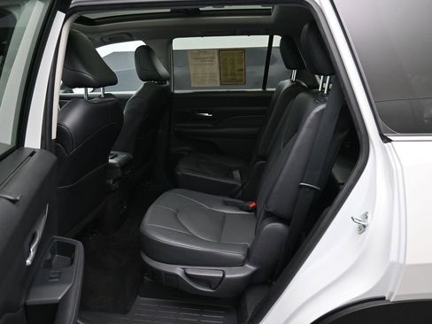 Used 2024 Toyota Grand Highlander XLE image 23