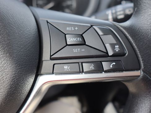 Used 2023 Nissan Kicks SV w/ Interior Electronics Package FWD image 17