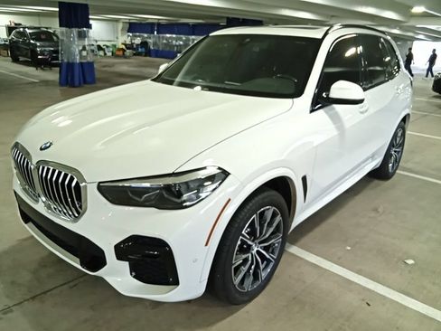 Used 2022 BMW X5 xDrive40i w/ M Sport Package AWD/4WD image 1