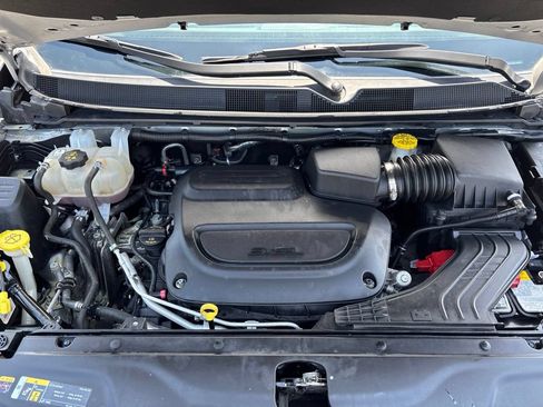 Used 2024 Chrysler Pacifica Touring-L FWD image 13