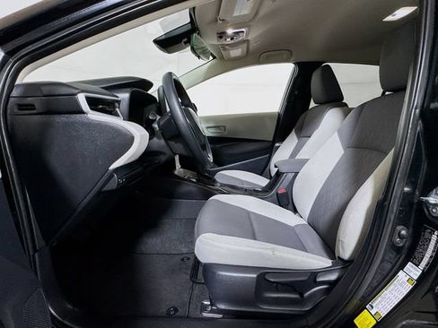 Used 2025 Toyota Corolla LE FWD image 18