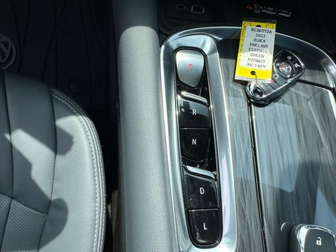 Used 2023 Buick Enclave Essence AWD/4WD image 17