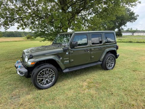 Used 2023 Jeep Wrangler Unlimited Sahara w/ Cold Weather Group AWD/4WD image 1