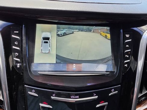 Used 2018 Cadillac Escalade Luxury AWD/4WD image 22