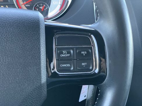 Used 2018 Dodge Grand Caravan SE FWD image 16