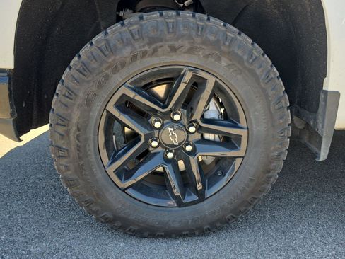 Used 2021 Chevrolet Silverado 1500 LT Trail Boss AWD/4WD image 15